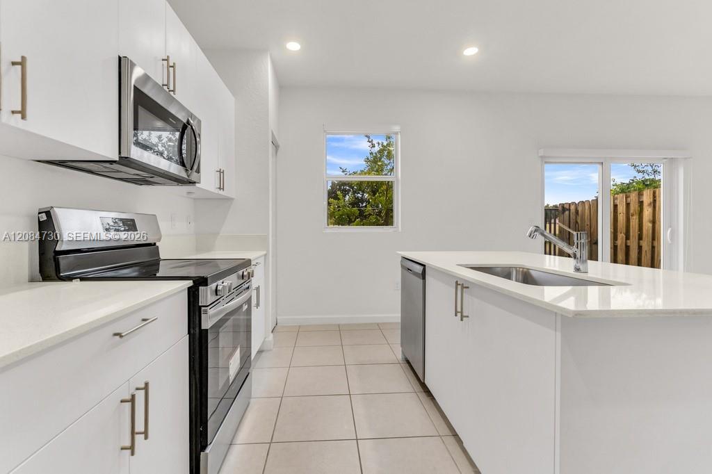 Listing photo 10 for 18414 SW 2nd St, Pembroke Pines, FL, 33029