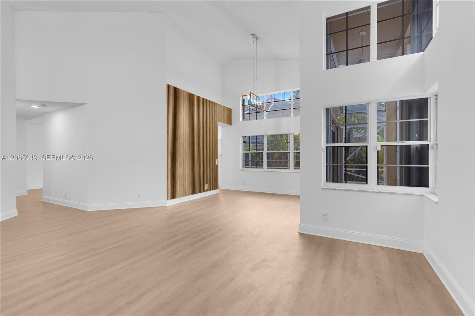 Listing photo 1 for 1525 Seabay Rd, Weston, FL, 33326