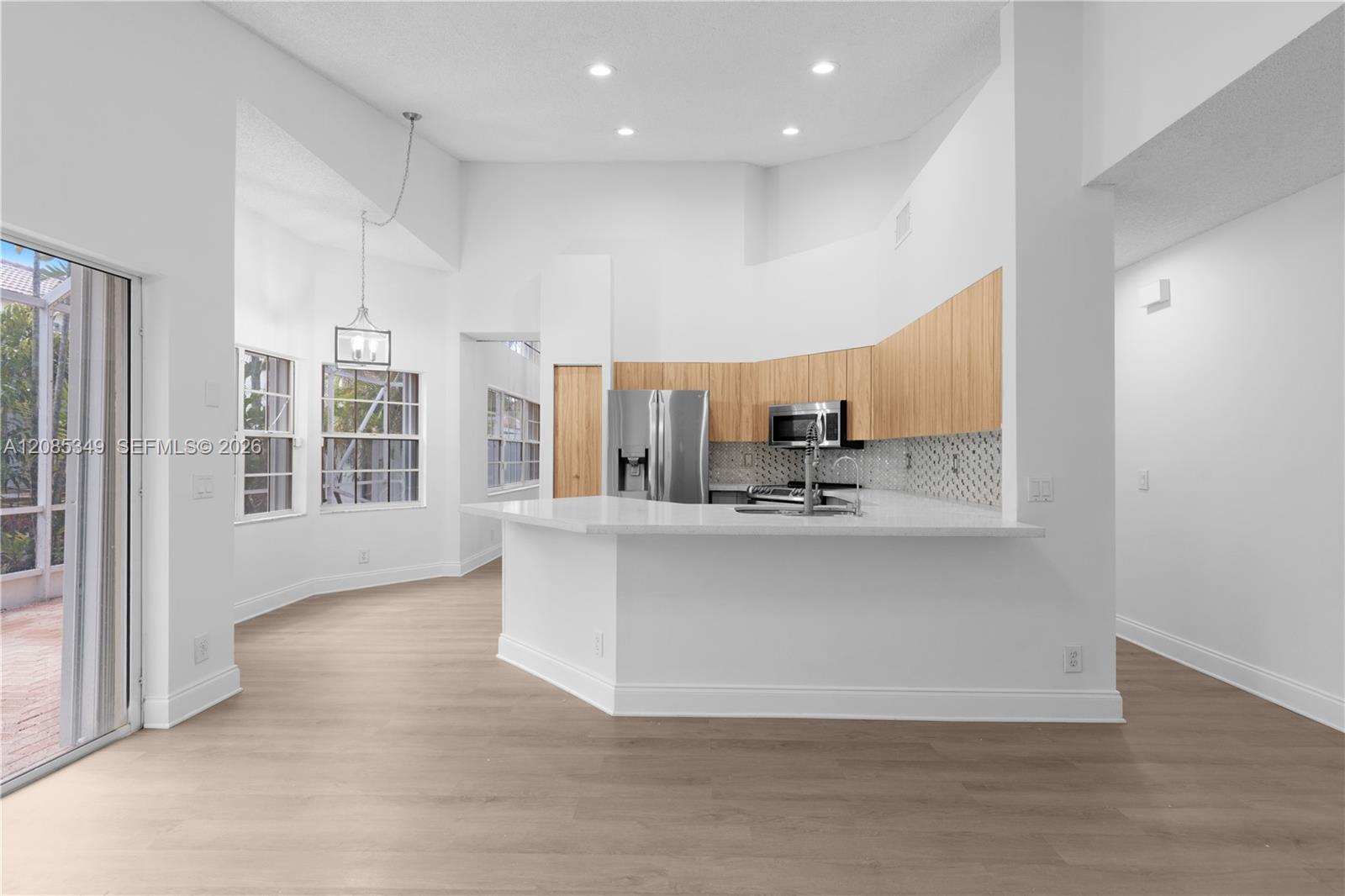 Listing photo 11 for 1525 Seabay Rd, Weston, FL, 33326