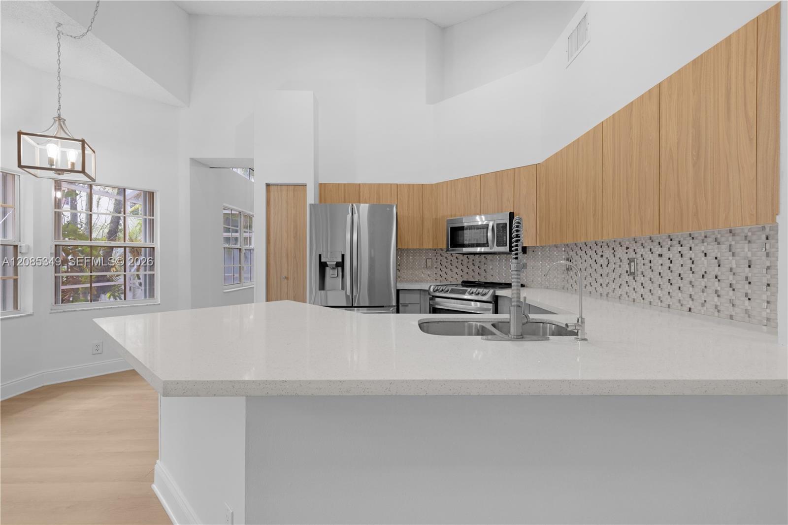 Listing photo 12 for 1525 Seabay Rd, Weston, FL, 33326