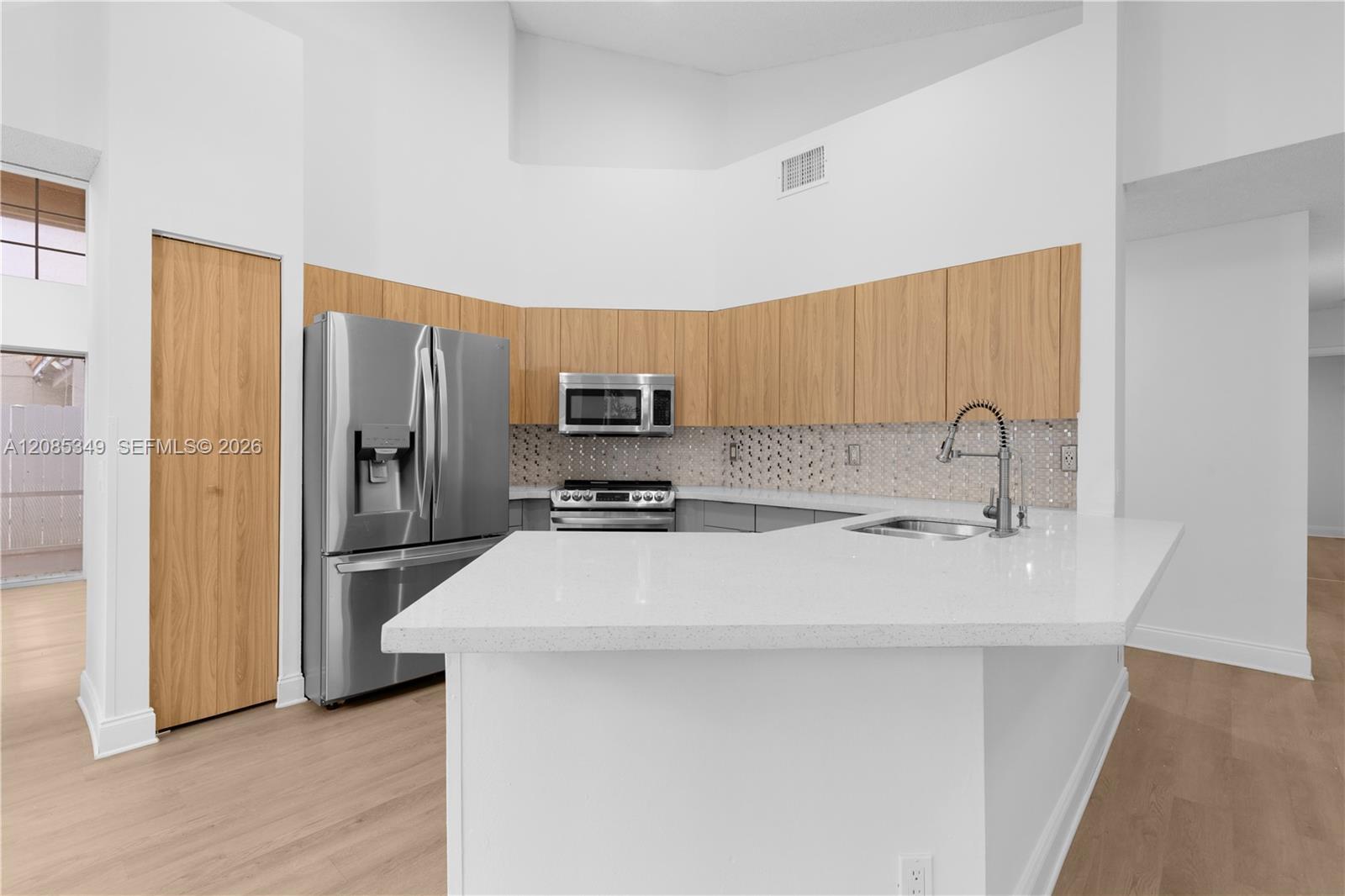 Listing photo 13 for 1525 Seabay Rd, Weston, FL, 33326