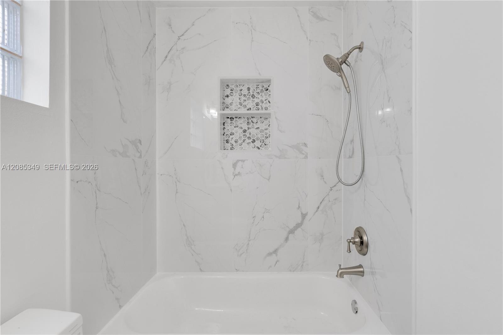 Listing photo 15 for 1525 Seabay Rd, Weston, FL, 33326