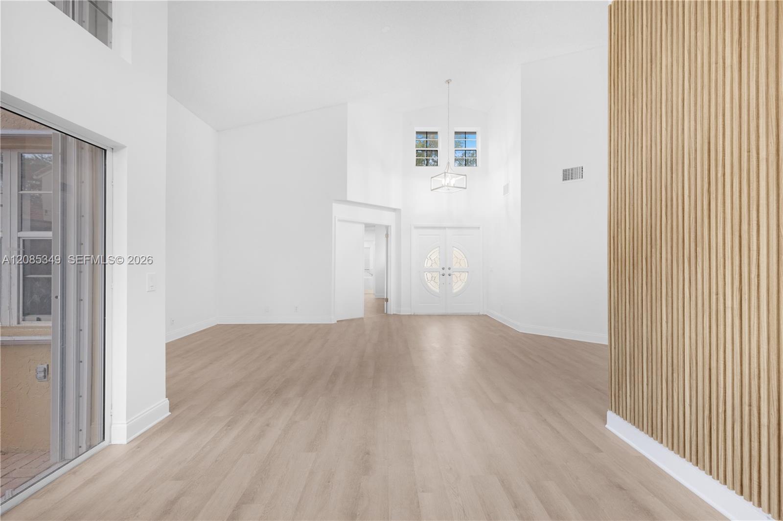 Listing photo 6 for 1525 Seabay Rd, Weston, FL, 33326