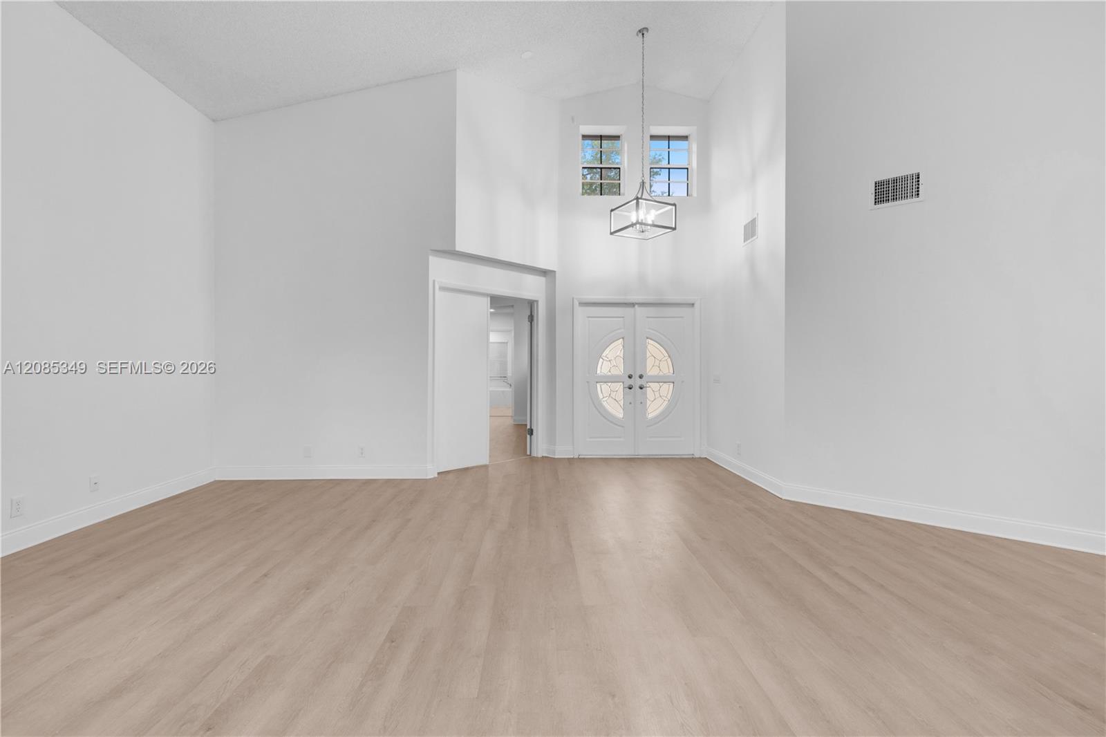 Listing photo 7 for 1525 Seabay Rd, Weston, FL, 33326