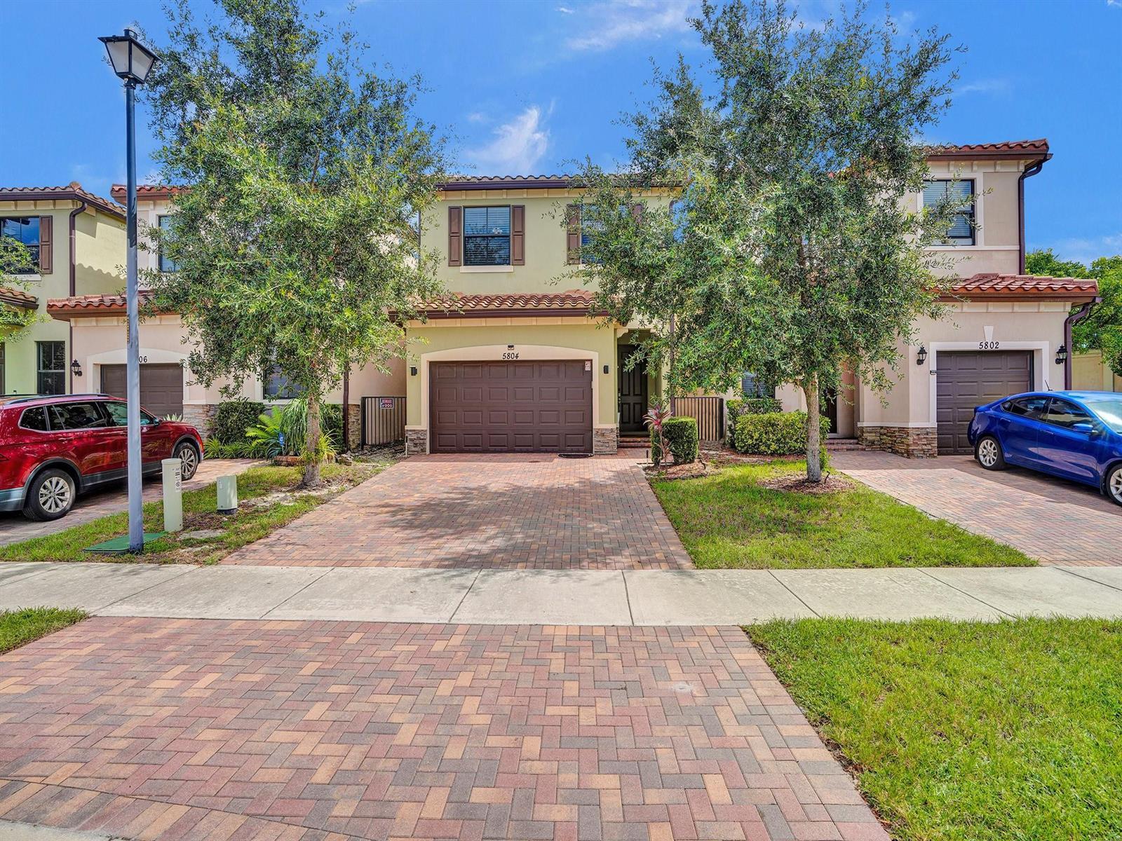 Listing photo 1 for 5804 NW 46th Lane, Tamarac, FL, 33319