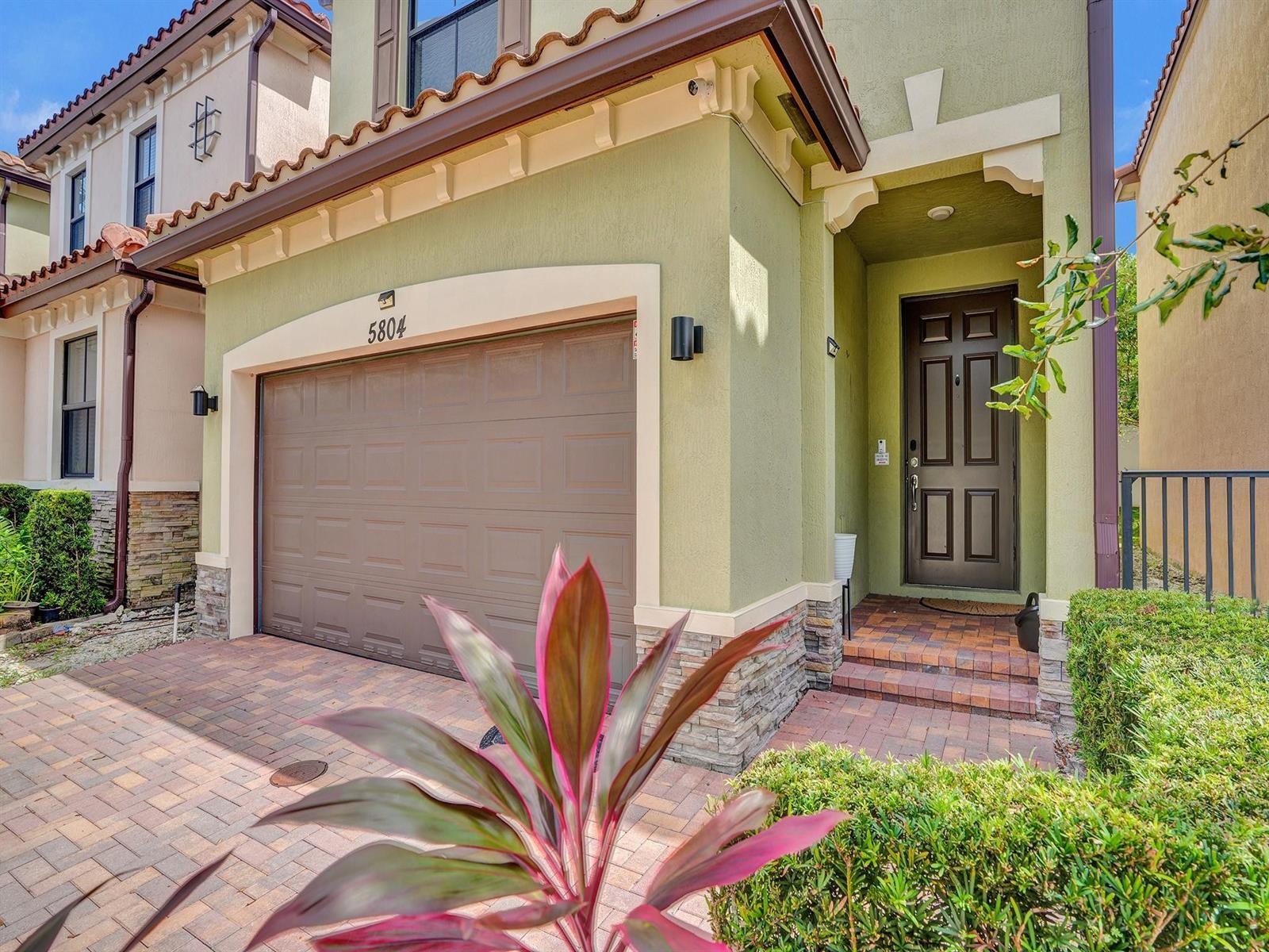 Listing photo 2 for 5804 NW 46th Lane, Tamarac, FL, 33319