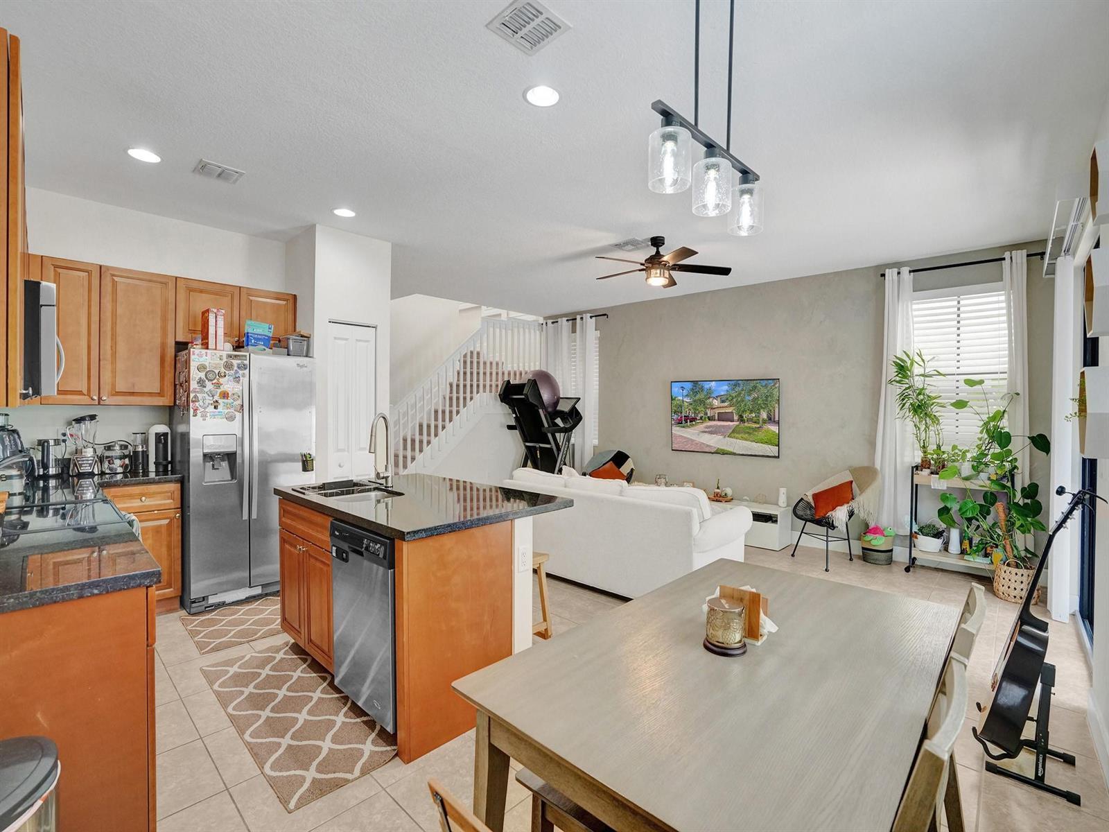 Listing photo 12 for 5804 NW 46th Lane, Tamarac, FL, 33319