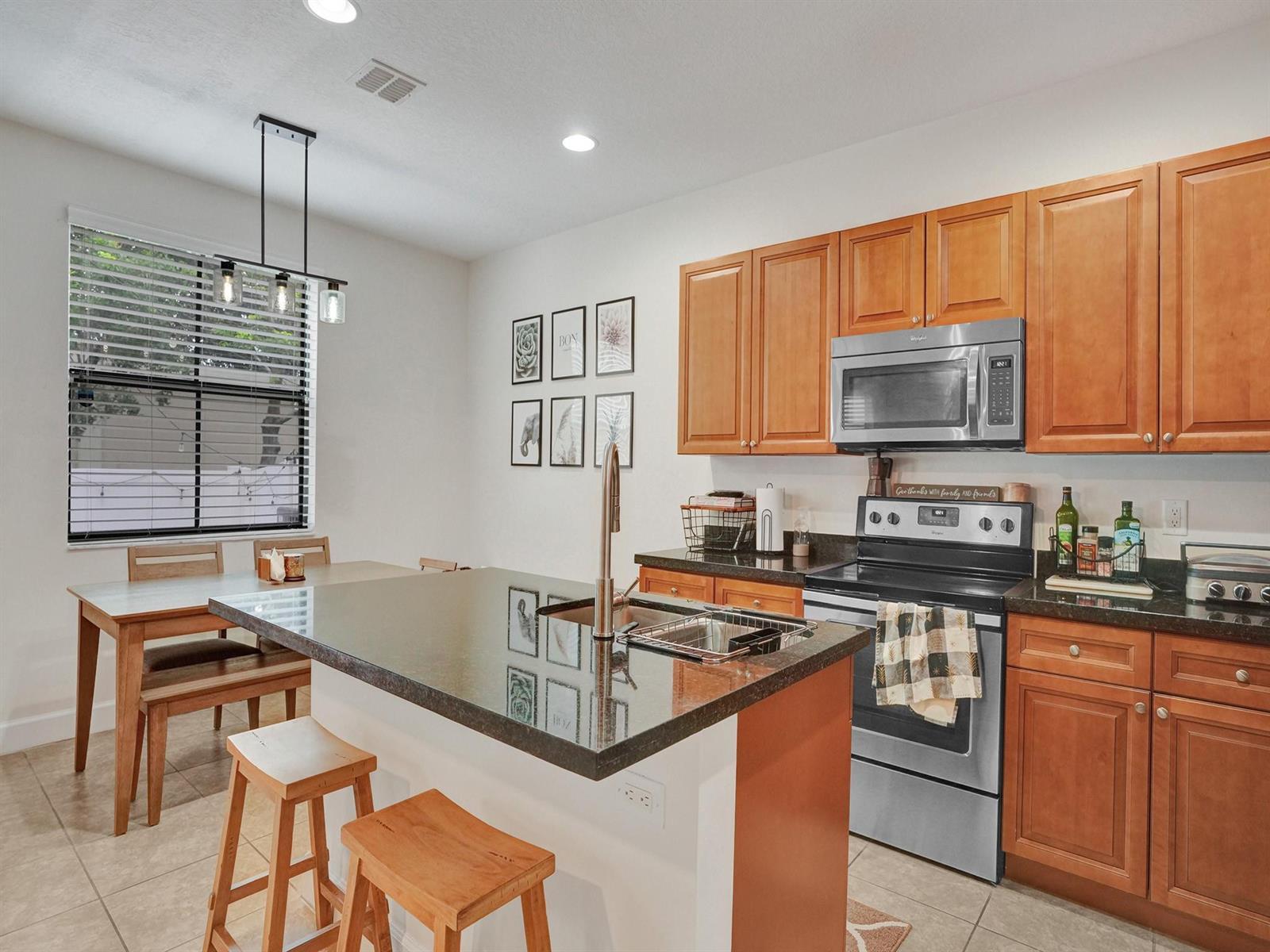 Listing photo 13 for 5804 NW 46th Lane, Tamarac, FL, 33319