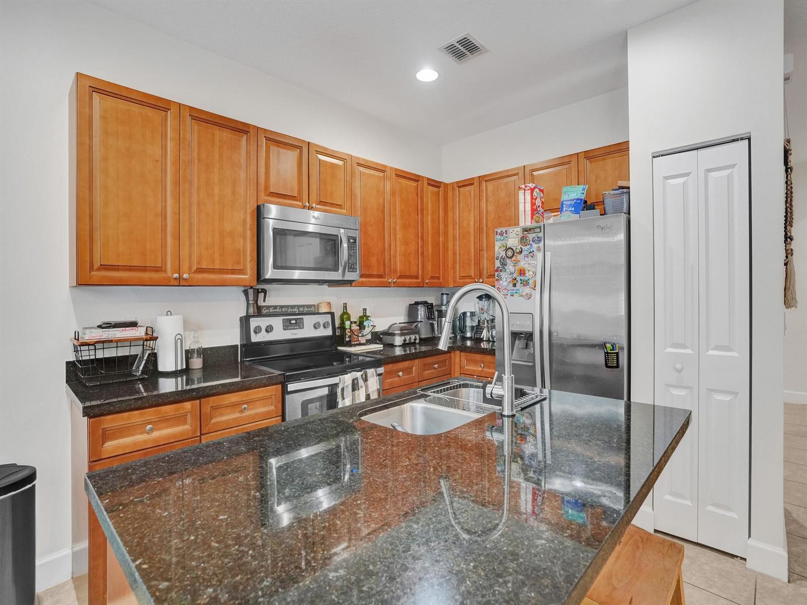 Listing photo 6 for 5804 NW 46th Lane, Tamarac, FL, 33319