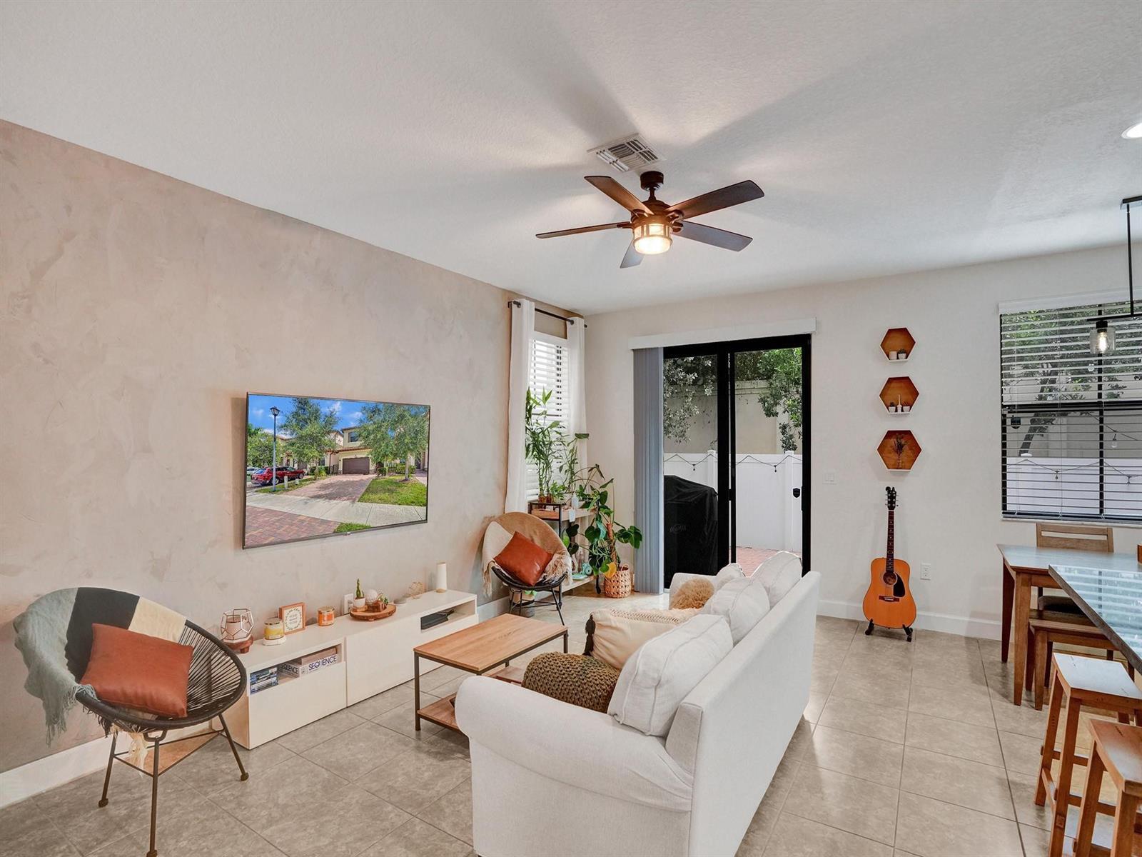 Listing photo 10 for 5804 NW 46th Lane, Tamarac, FL, 33319