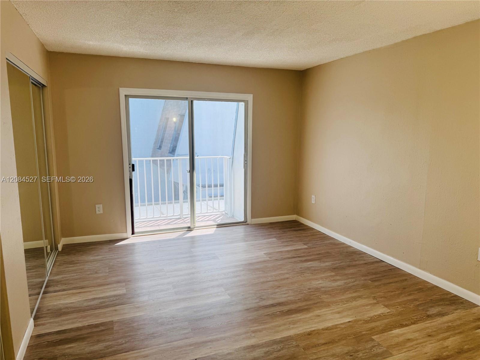 Listing photo 11 for 6090 SW 41st St Unit#19, Davie, FL, 33314