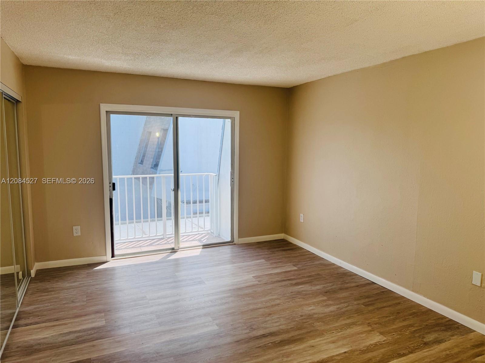 Listing photo 12 for 6090 SW 41st St Unit#19, Davie, FL, 33314