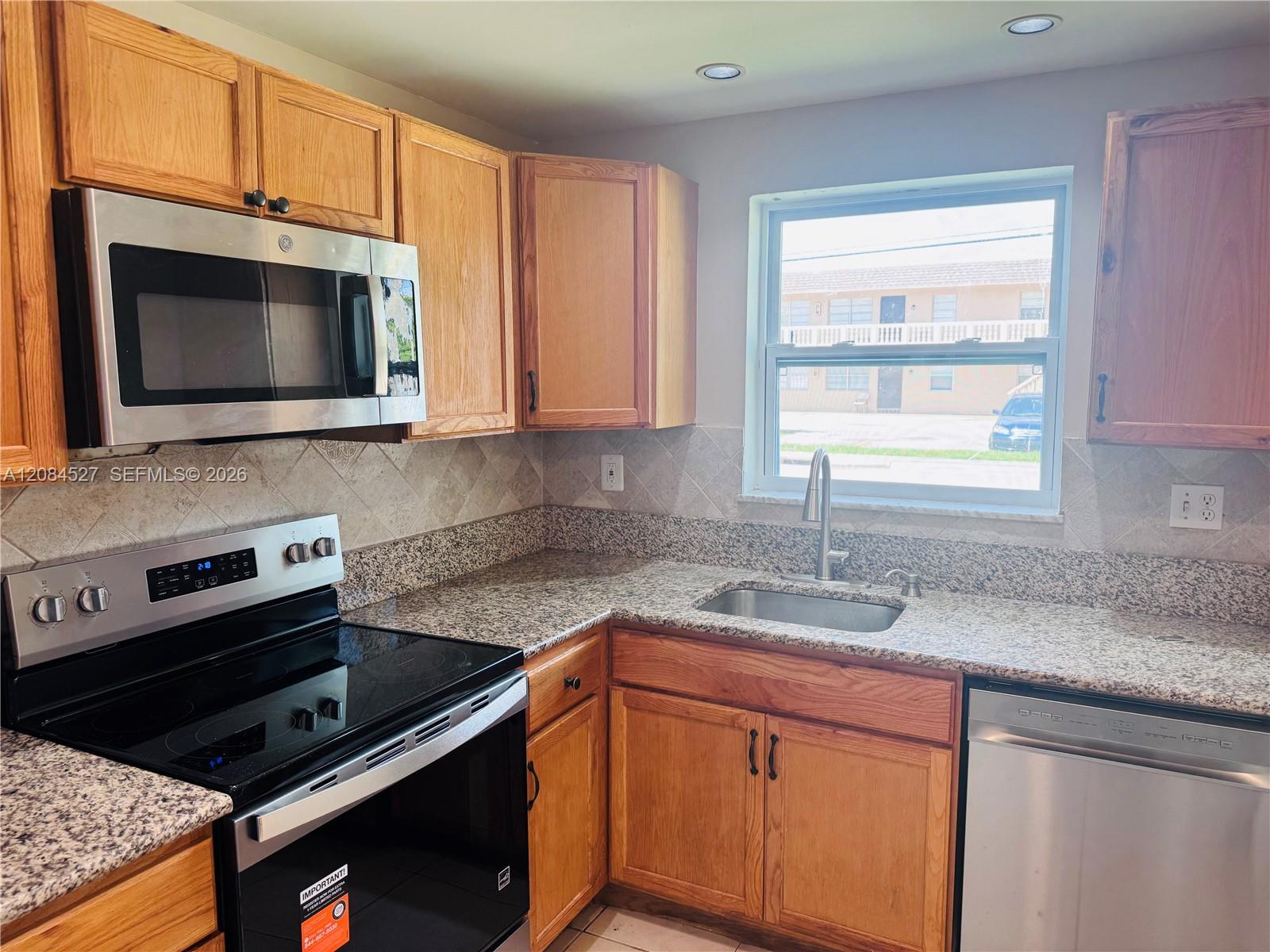 Listing photo 3 for 6090 SW 41st St Unit#19, Davie, FL, 33314