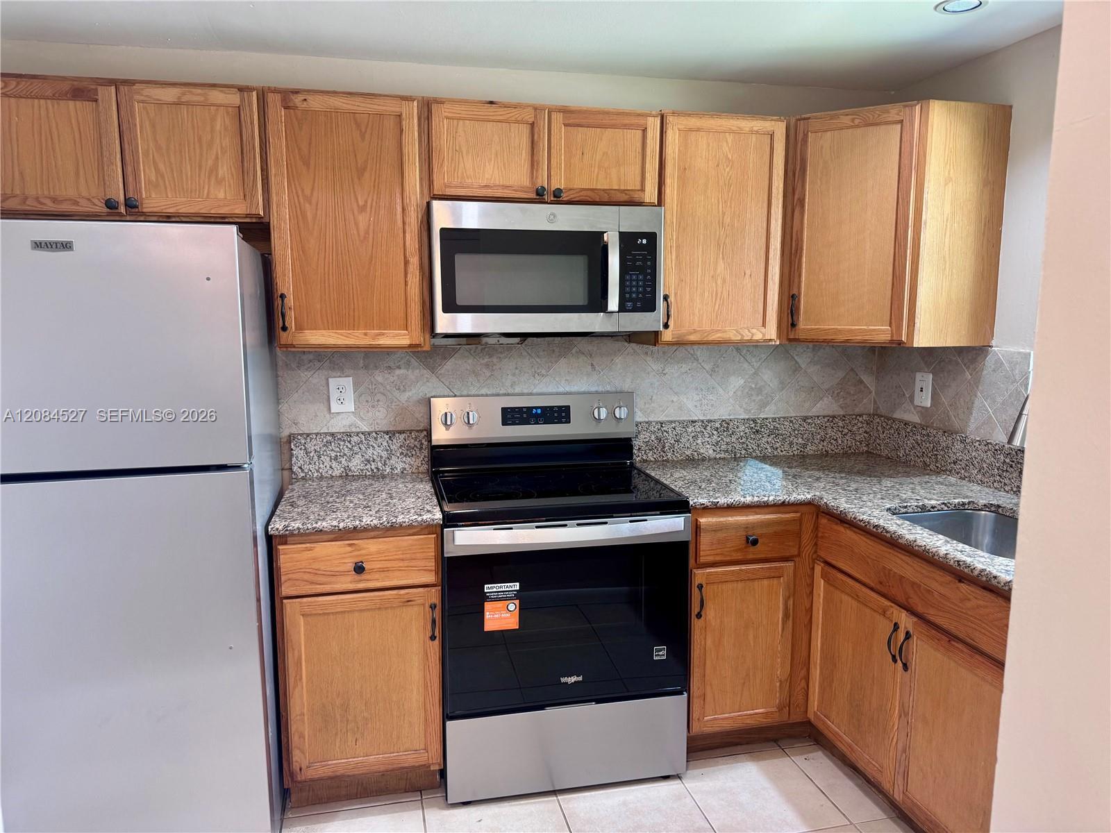 Listing photo 4 for 6090 SW 41st St Unit#19, Davie, FL, 33314