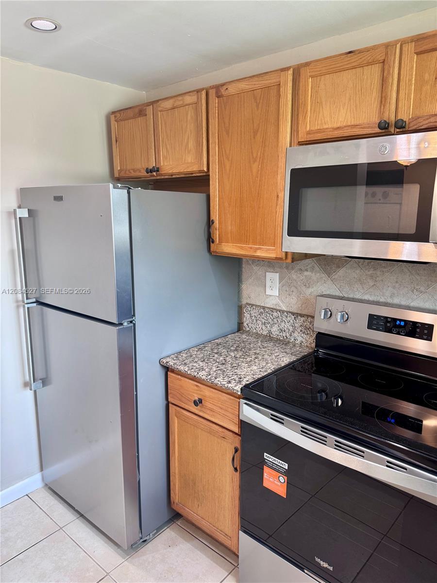 Listing photo 5 for 6090 SW 41st St Unit#19, Davie, FL, 33314