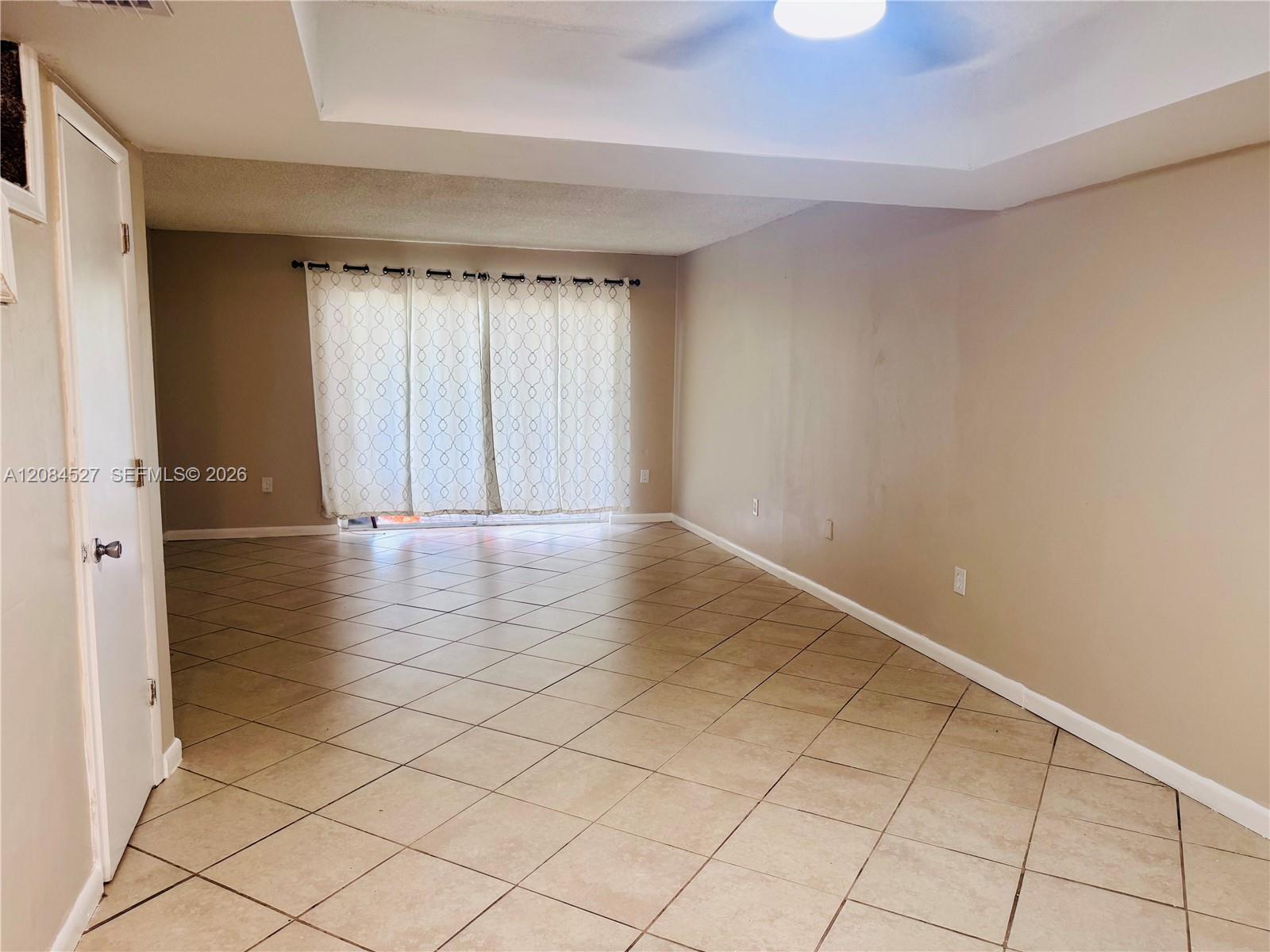 Listing photo 7 for 6090 SW 41st St Unit#19, Davie, FL, 33314