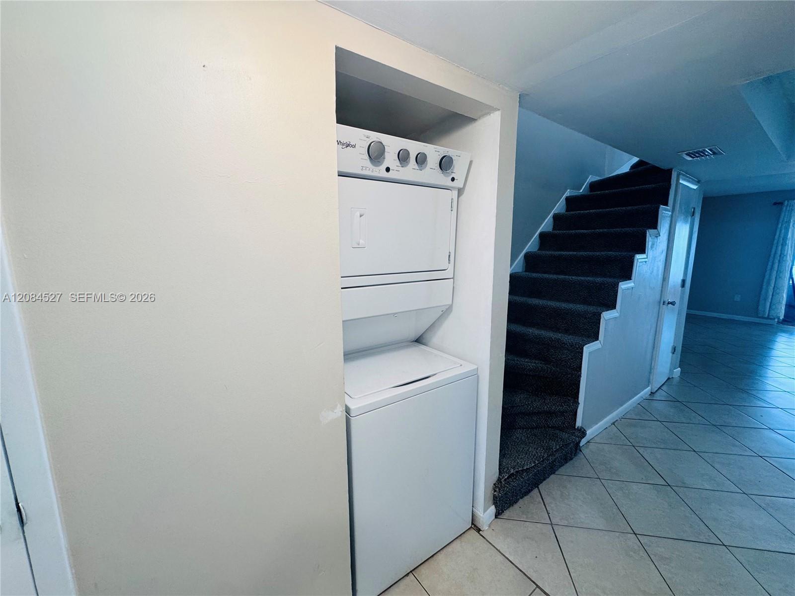Listing photo 9 for 6090 SW 41st St Unit#19, Davie, FL, 33314