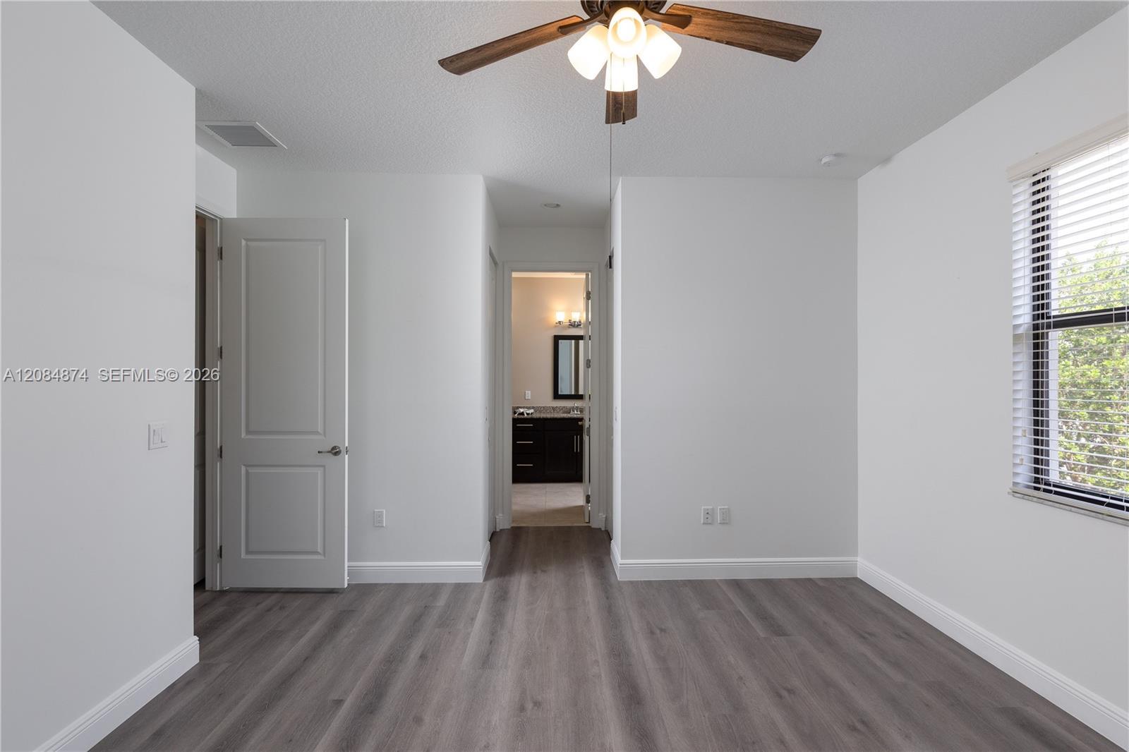Listing photo 11 for 20981 NW 1st Ct Unit#20981, Pembroke Pines, FL, 33029
