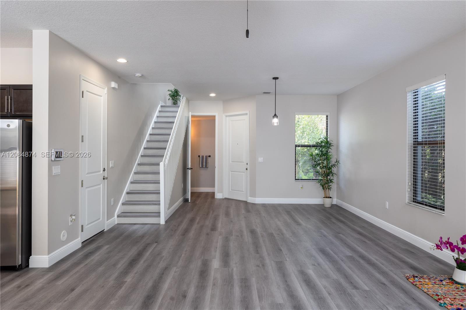 Listing photo 5 for 20981 NW 1st Ct Unit#20981, Pembroke Pines, FL, 33029