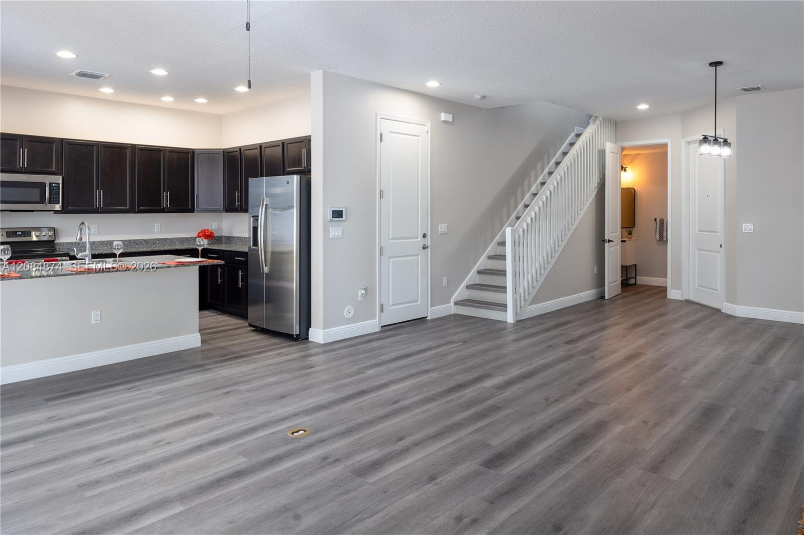 Listing photo 9 for 20981 NW 1st Ct Unit#20981, Pembroke Pines, FL, 33029