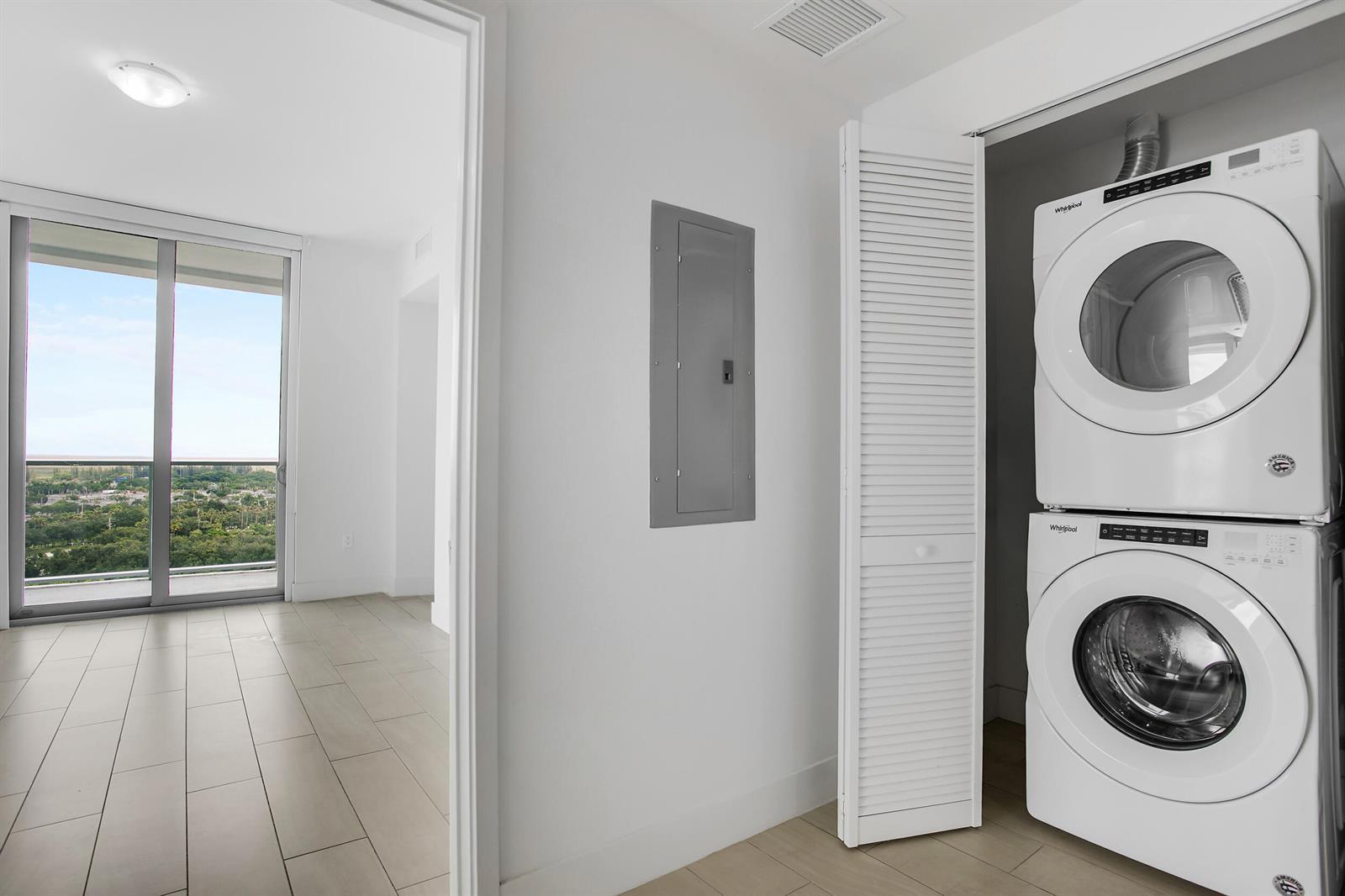 Listing photo 11 for 2000 METROPICA Way Unit#1503, Sunrise, FL, 33323