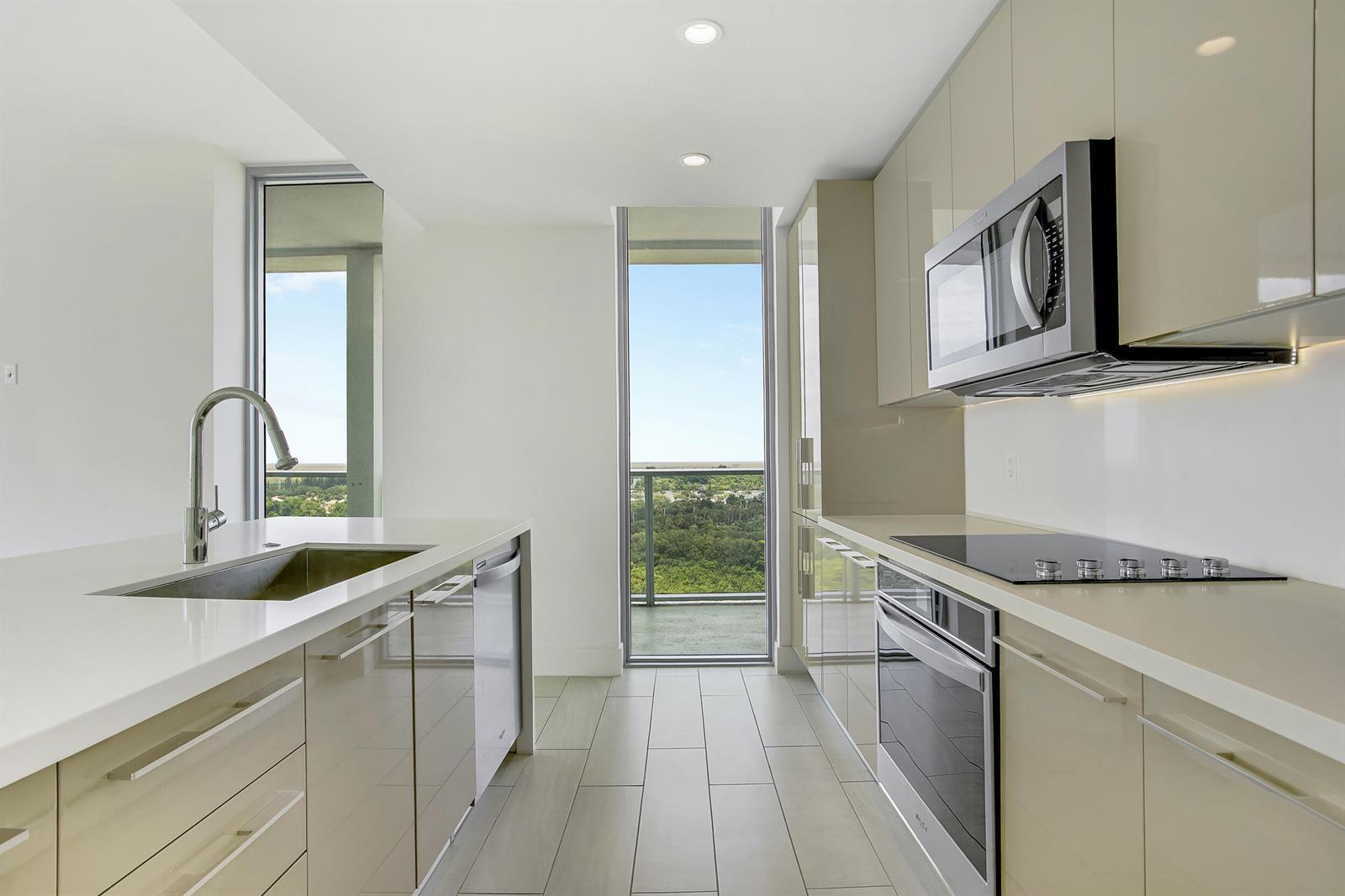 Listing photo 3 for 2000 METROPICA Way Unit#1503, Sunrise, FL, 33323