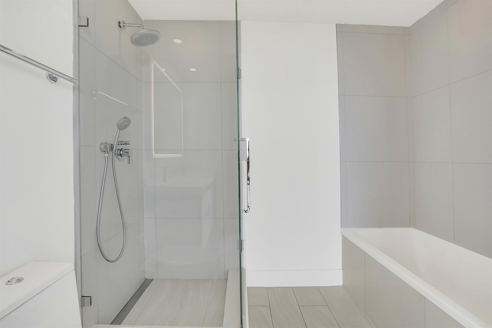 Listing photo 5 for 2000 METROPICA Way Unit#1503, Sunrise, FL, 33323