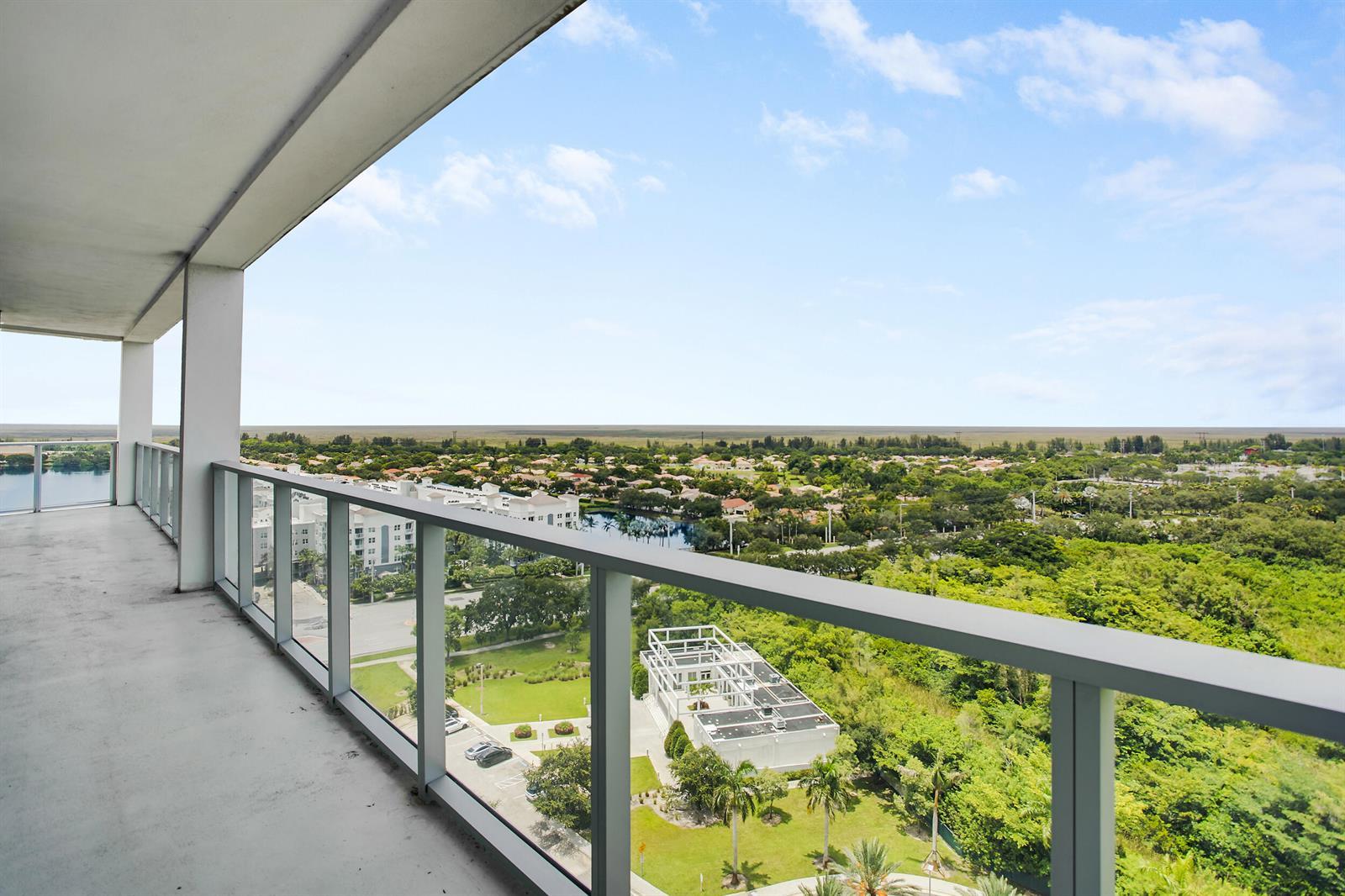 Listing photo 9 for 2000 METROPICA Way Unit#1503, Sunrise, FL, 33323