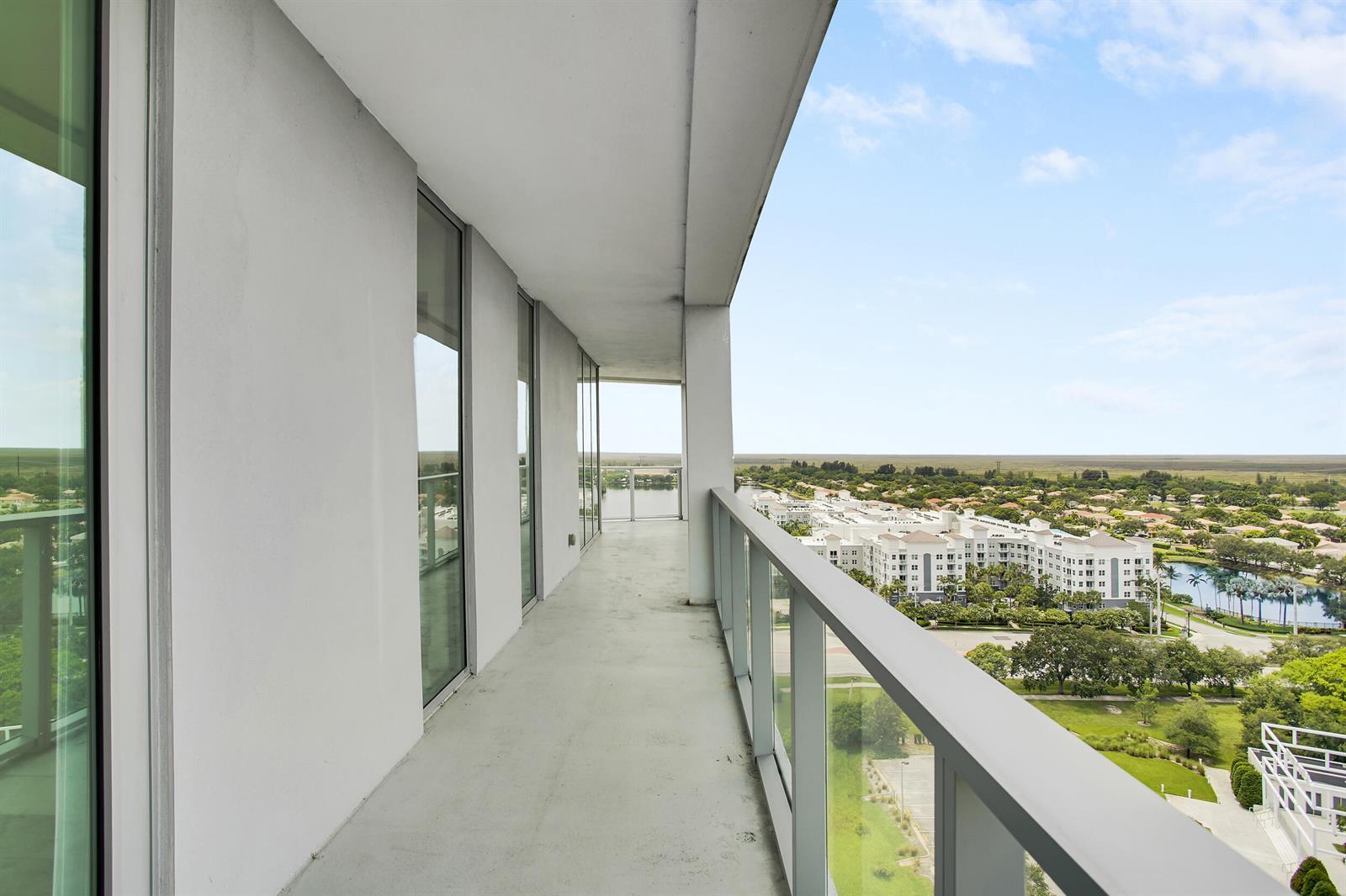 Listing photo 10 for 2000 METROPICA Way Unit#1503, Sunrise, FL, 33323