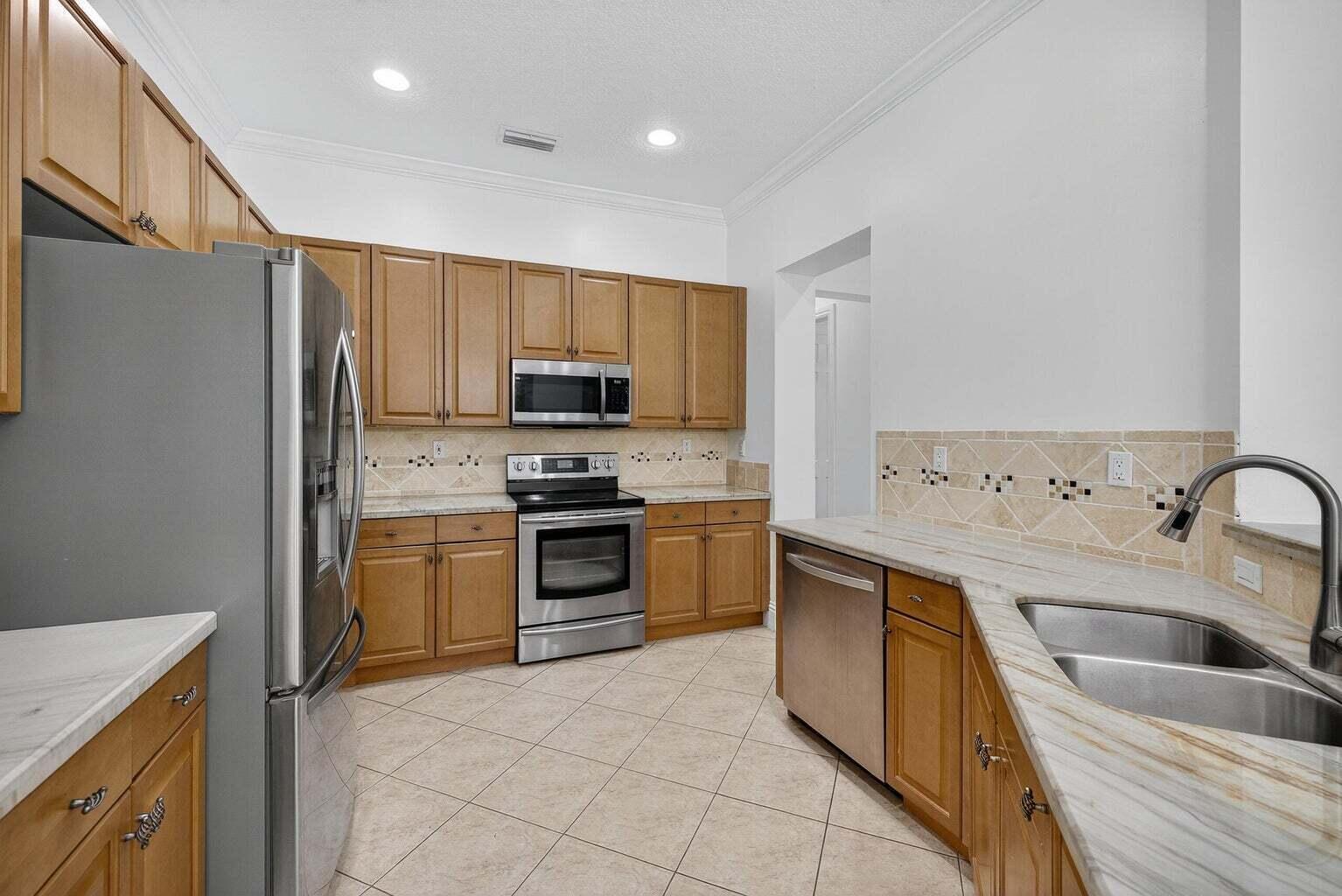 Listing photo 8 for 6072 NW 116TH Drive, Coral Springs, FL, 33076