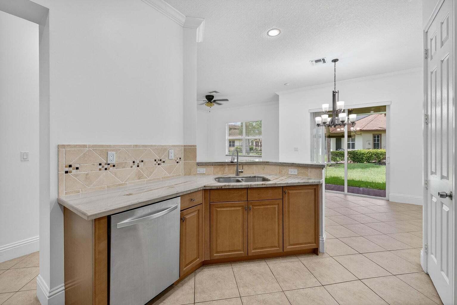 Listing photo 10 for 6072 NW 116TH Drive, Coral Springs, FL, 33076