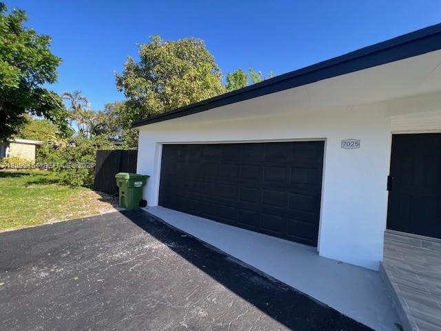 Listing photo 3 for 7025 SW 16th Ct Unit#7025, Pembroke Pines, FL, 33023
