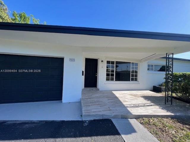 Listing photo 4 for 7025 SW 16th Ct Unit#7025, Pembroke Pines, FL, 33023
