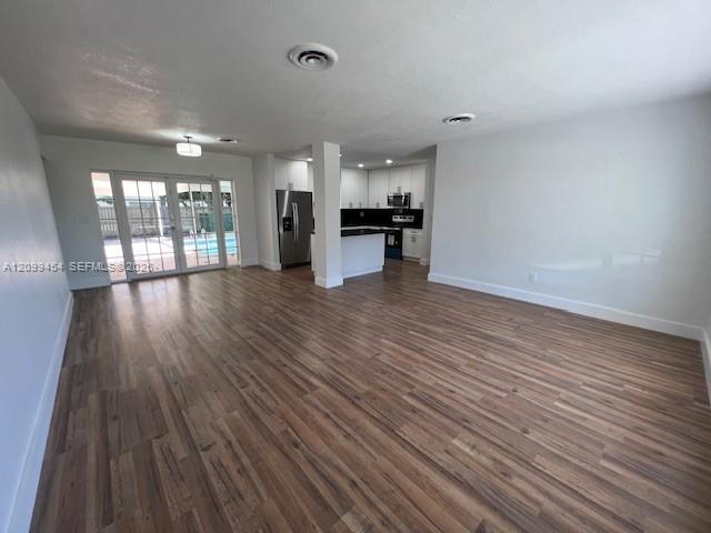 Listing photo 6 for 7025 SW 16th Ct Unit#7025, Pembroke Pines, FL, 33023