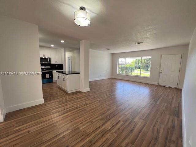 Listing photo 8 for 7025 SW 16th Ct Unit#7025, Pembroke Pines, FL, 33023