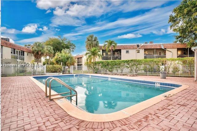 Listing photo 1 for 3777 NW 78th Ave Unit#48C, Davie, FL, 33024