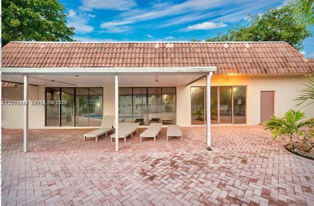 Listing photo 2 for 3777 NW 78th Ave Unit#48C, Davie, FL, 33024