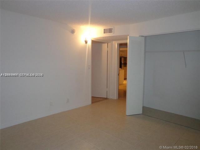Listing photo 11 for 3777 NW 78th Ave Unit#48C, Davie, FL, 33024