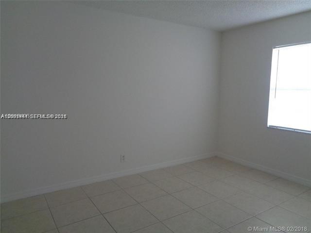 Listing photo 12 for 3777 NW 78th Ave Unit#48C, Davie, FL, 33024