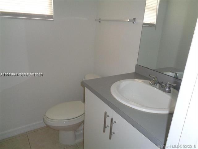 Listing photo 15 for 3777 NW 78th Ave Unit#48C, Davie, FL, 33024