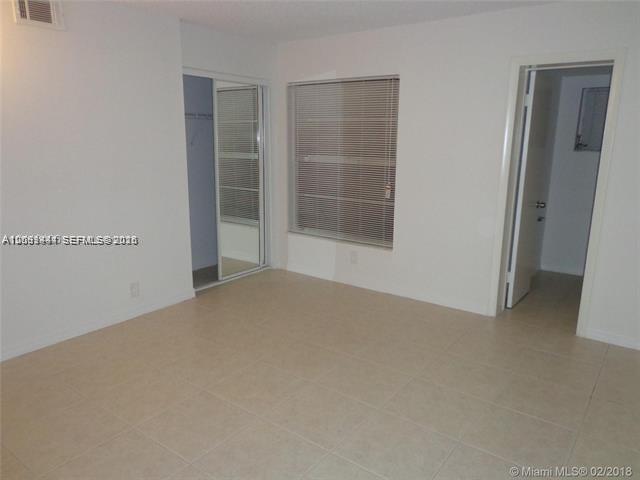 Listing photo 8 for 3777 NW 78th Ave Unit#48C, Davie, FL, 33024