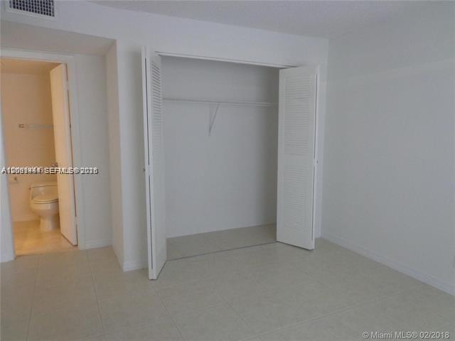 Listing photo 9 for 3777 NW 78th Ave Unit#48C, Davie, FL, 33024