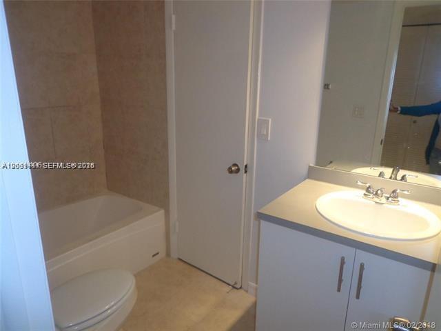 Listing photo 10 for 3777 NW 78th Ave Unit#48C, Davie, FL, 33024