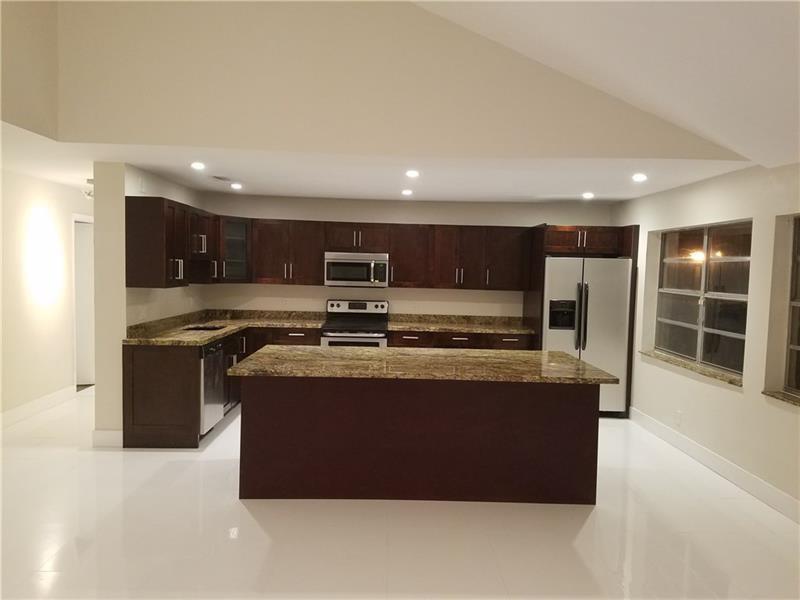 Listing photo 1 for 8761 Holly Court Unit#201, Tamarac, FL, 33321