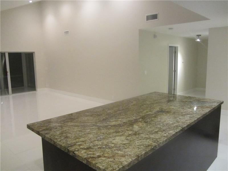 Listing photo 4 for 8761 Holly Court Unit#201, Tamarac, FL, 33321