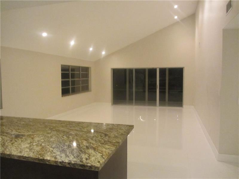 Listing photo 6 for 8761 Holly Court Unit#201, Tamarac, FL, 33321