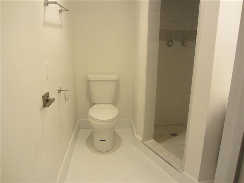 Listing photo 10 for 8761 Holly Court Unit#201, Tamarac, FL, 33321