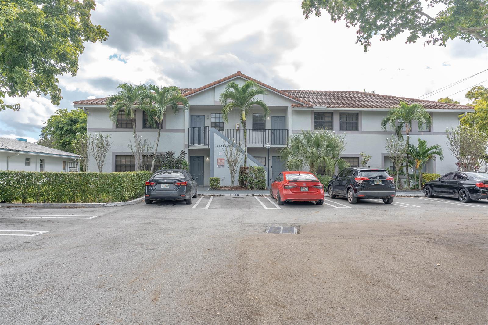 Listing photo 1 for 11684 NW 39th Street, Coral Springs, FL, 33065