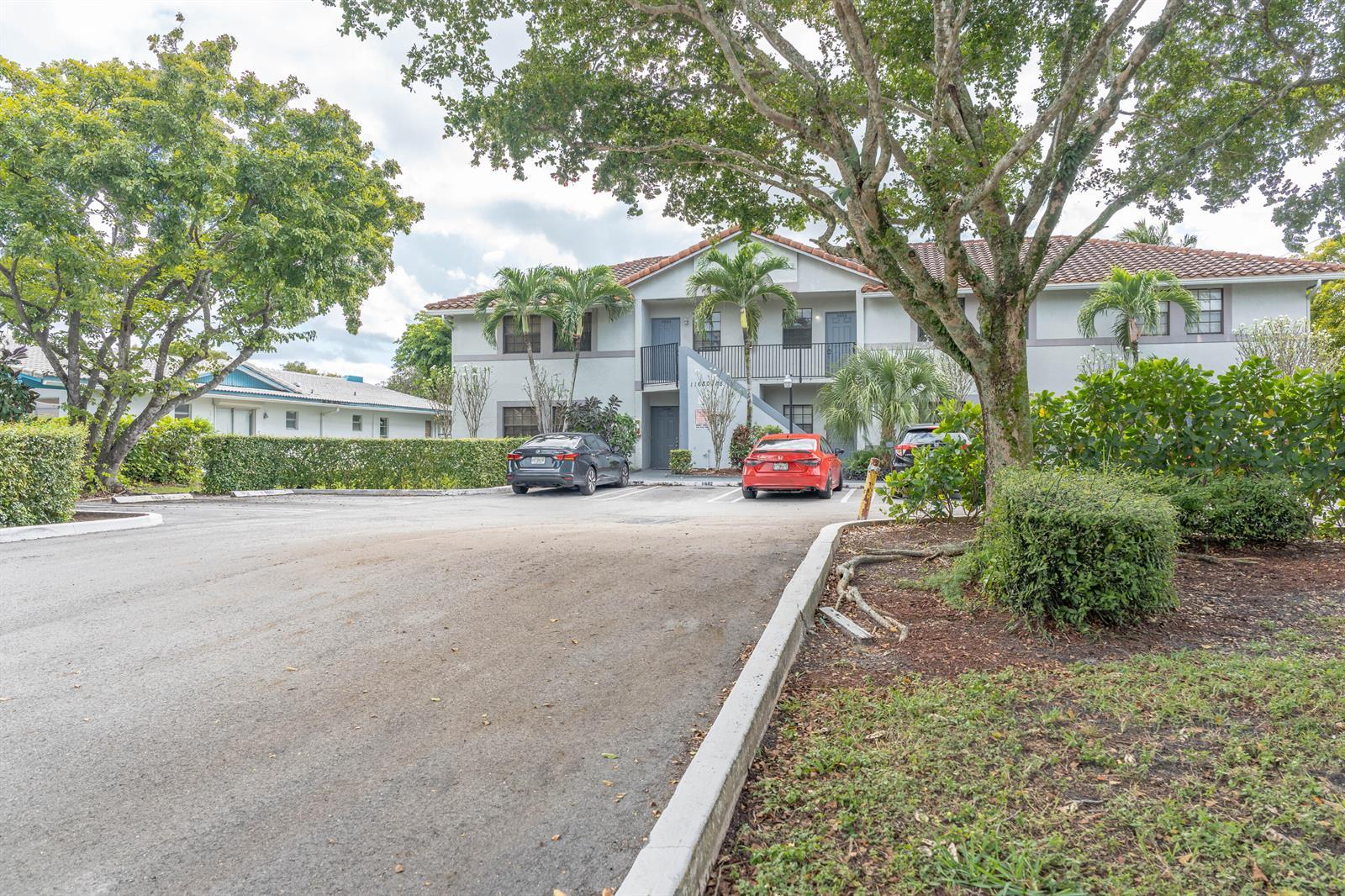 Listing photo 2 for 11684 NW 39th Street, Coral Springs, FL, 33065