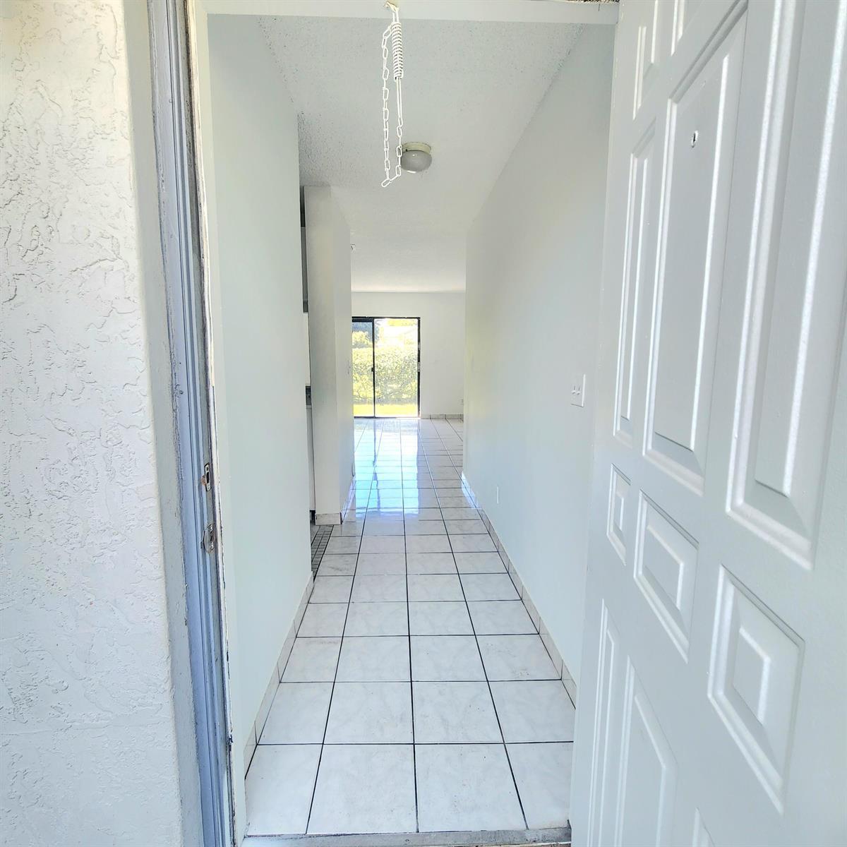 Listing photo 3 for 11684 NW 39th Street, Coral Springs, FL, 33065